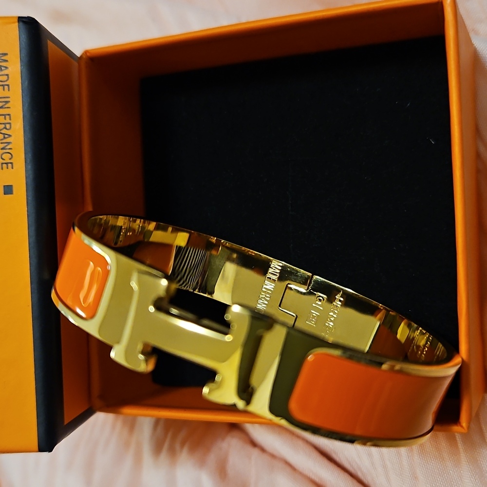 SALE:H Bangle New